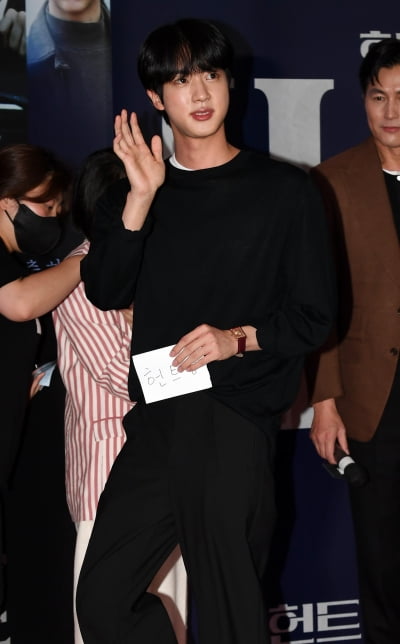 [TEN 포토] BTS 진 '빛나는 인사'