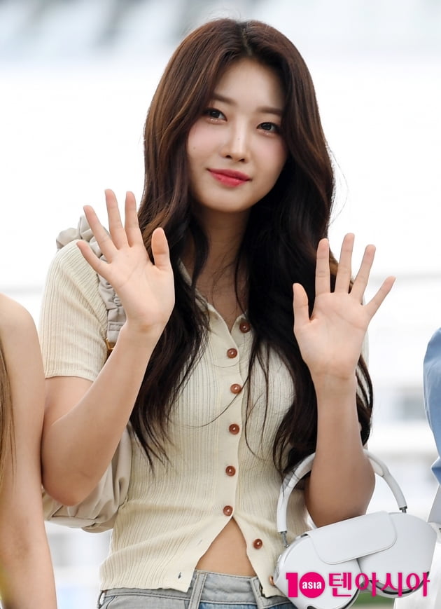 [TEN 포토] 에버글로우 시현 '아찔한 복근 노출'