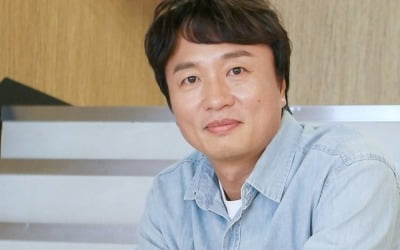 [TEN인터뷰] "박은빈, 배우들과 밥 같이 안 먹어"…'우영우' 아빠 전배수, 큰절까지 올린 사연