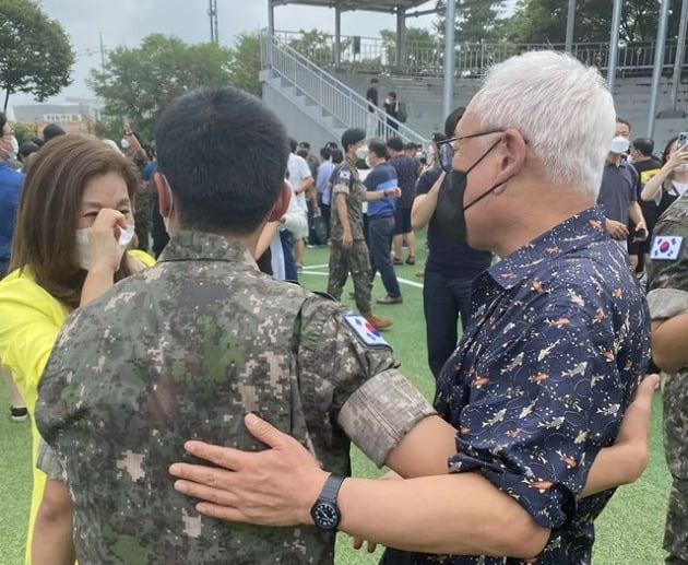 '김한길♥' 최명길, 60대 되더니 눈물이 많아졌나봐…子 수료식날 울고 웃기[TEN★]