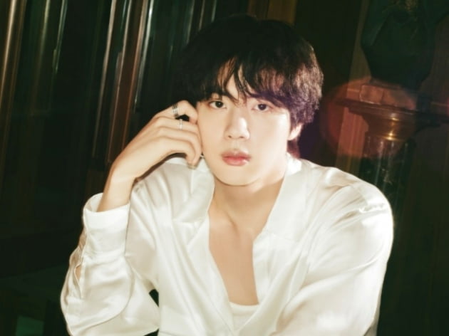 방탄소년단 진, 'Yours' 40주, '슈퍼 참치' 36주 빌보드 연속 차트인