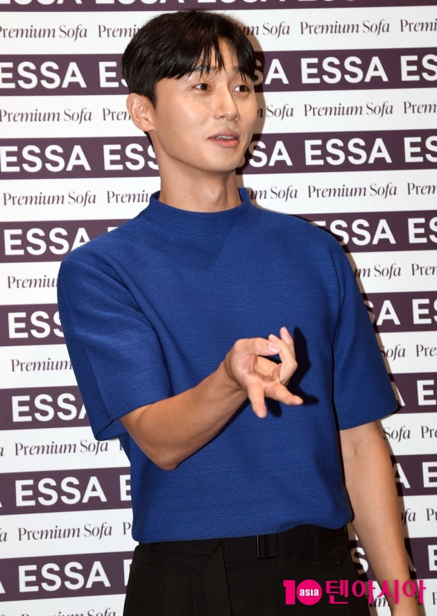 [TEN 포토] 박서준 '신식포즈에 당황'