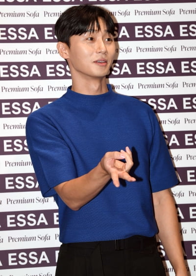 [TEN 포토] 박서준 '신식포즈에 당황'