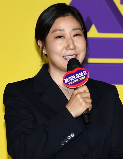 [TEN 포토] 라미란 '배꼽 도둑이 돌아왔다'