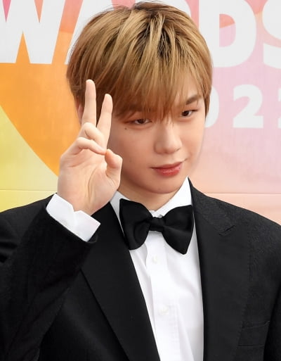 [TEN 포토] 강다니엘 '코로나19 이기고 왔어요'