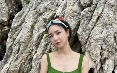 유나, 초록색 수영복 입고 한 컷…'탄탄 몸매' 뽐내며 즐긴 여름 휴가[TEN★]