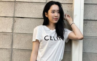 오마이걸 출신 지호, 명품 C사 입고 '역대급' 고급美[TEN★]