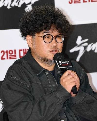 [TEN 포토] 김홍선 감독 '3년만에 '늑대사냥'으로 인사드려요'