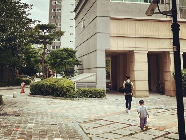 '강경준♥' 장신영, 두 아들 덕에 밥 안 먹어도 흐뭇…형아 따라가는 둘째 자랑[TEN★]