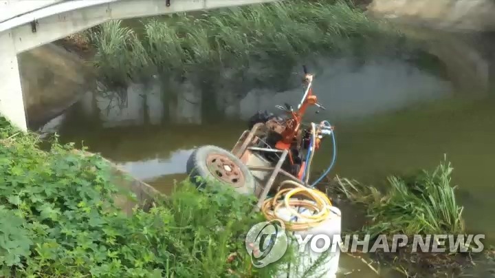 하천 물 길으려던 경운기 '풍덩'…충북 농기계 사고 빈발