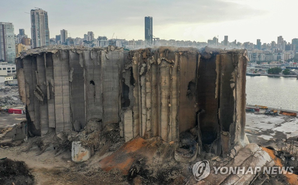 베이루트 대폭발 상징 '흉물 곡물저장고' 일부 붕괴