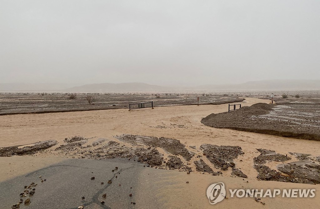 [기후위기현장을 가다] 가장 건조한 곳 美데스밸리서 만난 '홍수' 경고판