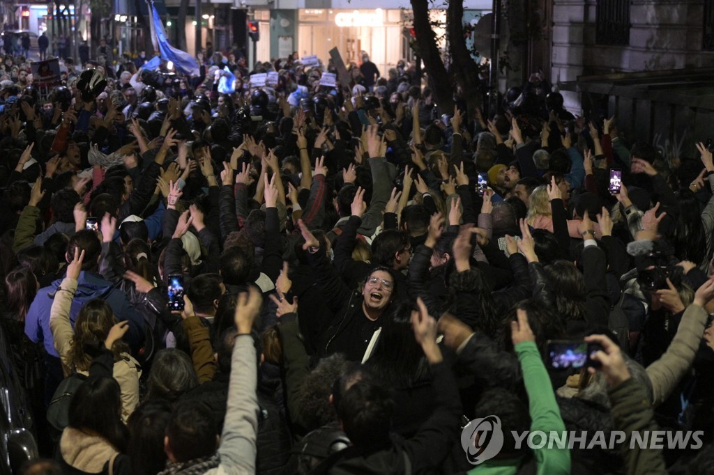 아르헨 부통령, 징역12년 구형 공방…"정치보복" vs "정의구현"