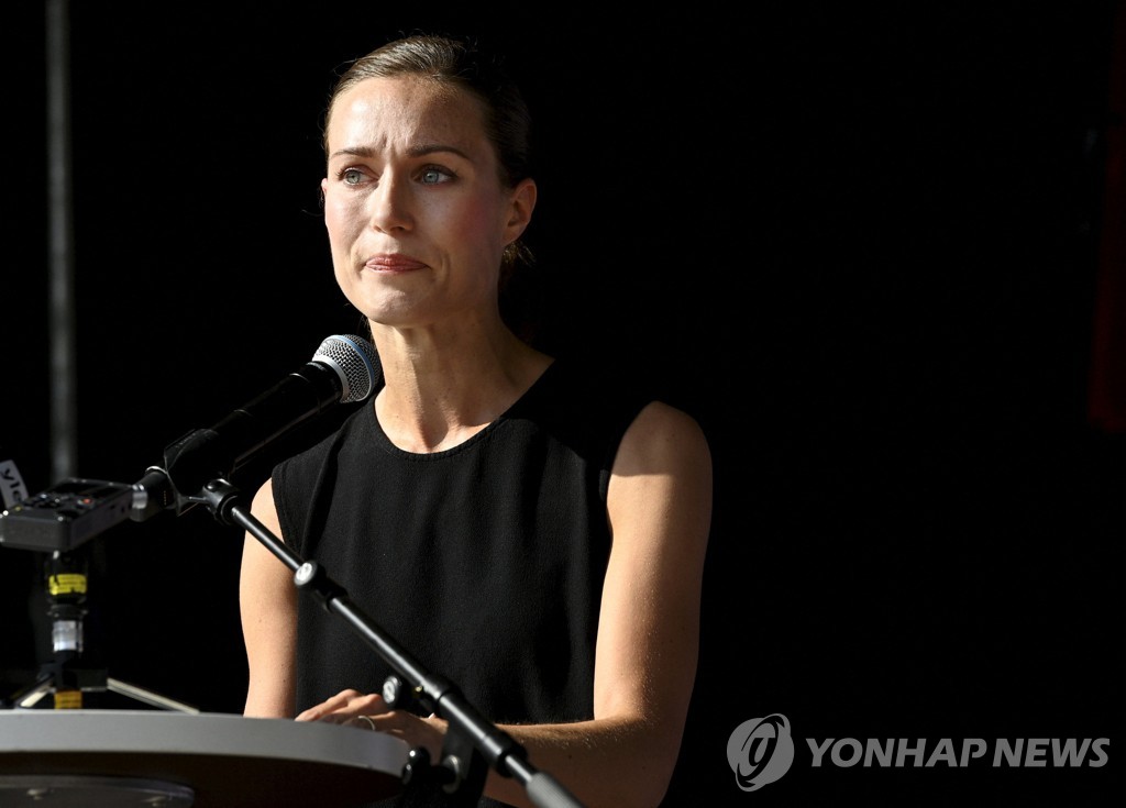 힐러리, '파티 논란' 핀란드 총리 응원…"나도 춤췄어"