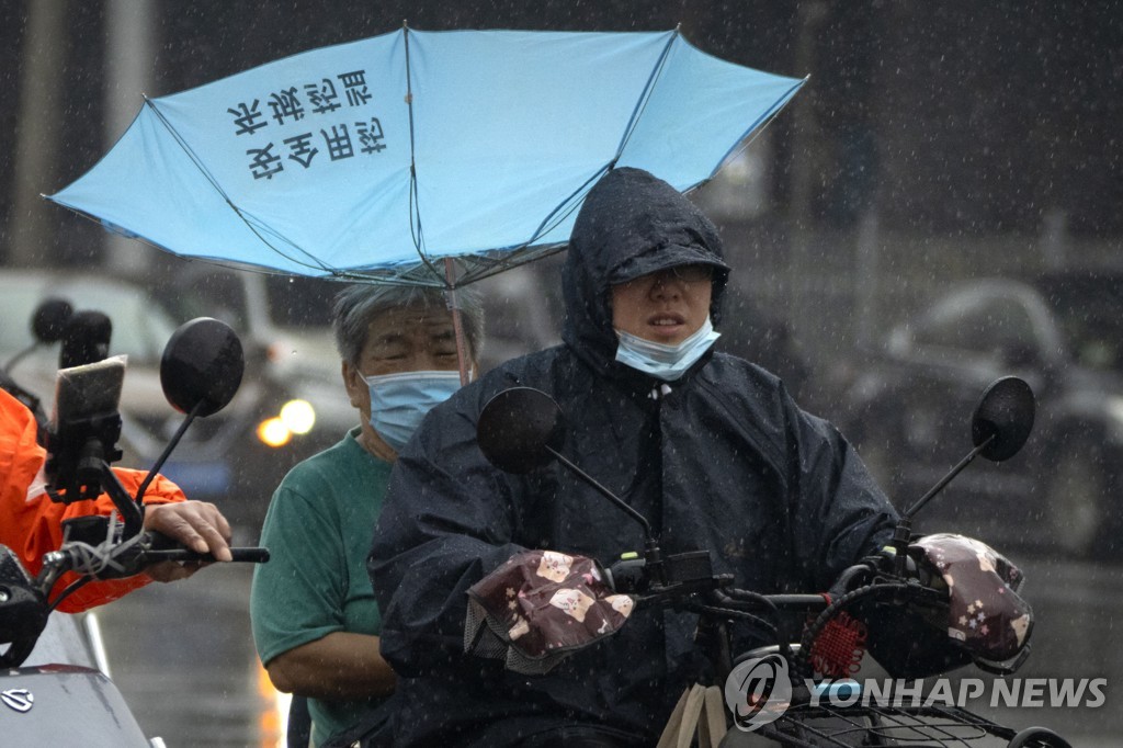 한쪽은 폭염·가뭄, 다른 쪽은 폭우…중국 이상기후로 몸살