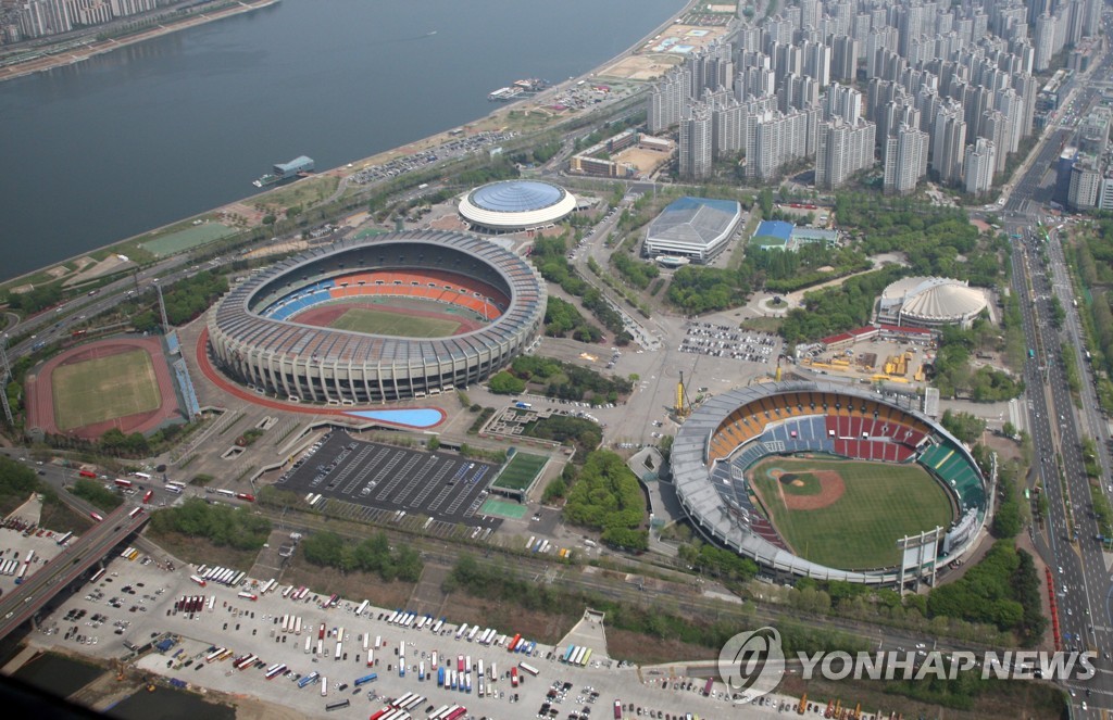 "잠실운동장 테러" 글에 1천명 대피…경찰, 작성자 수사(종합)