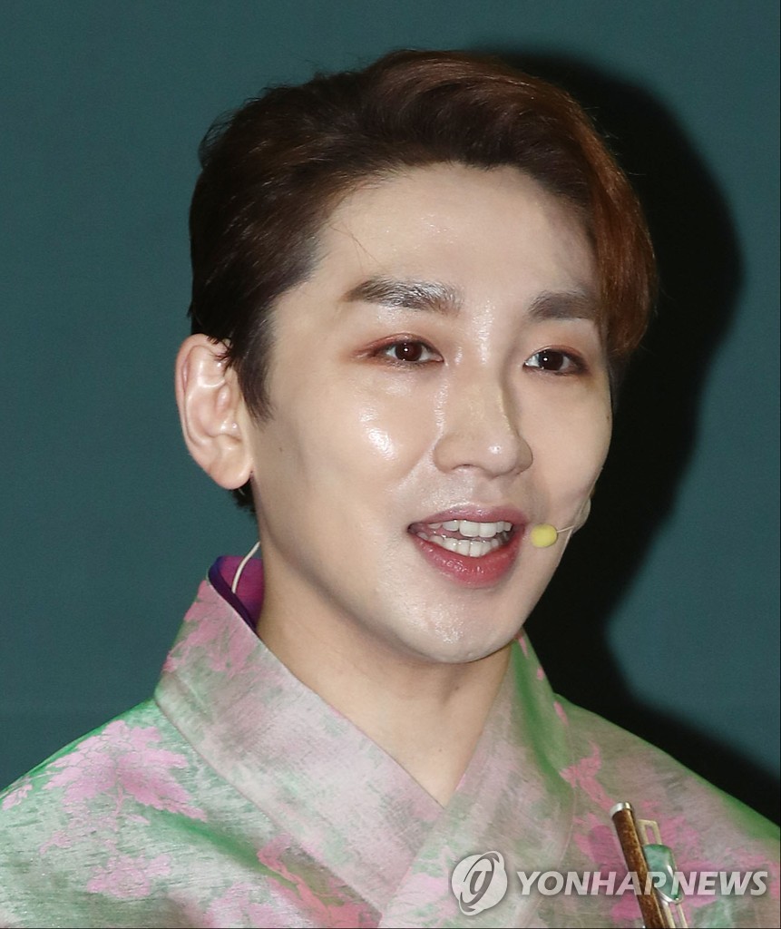 Kim Seong-gyu to leave musical 'Kinky Boots' due to jaw injury...  Joined by Ho-Young Kim