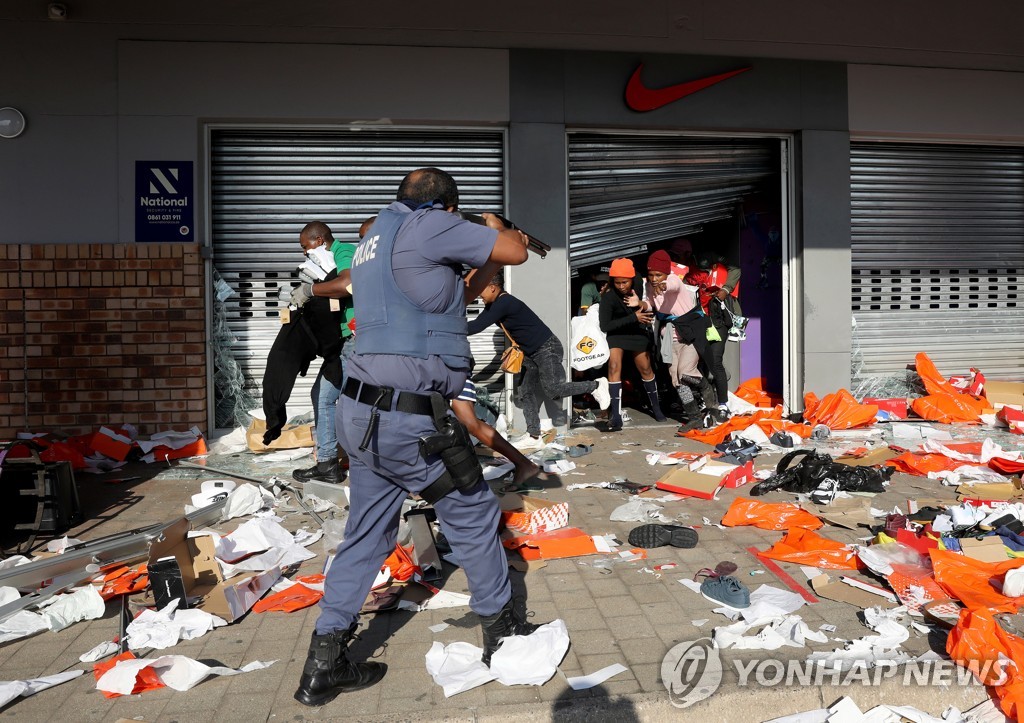 남아공 작년 7월 폭동 1년여만에 '선동자' 20명 체포