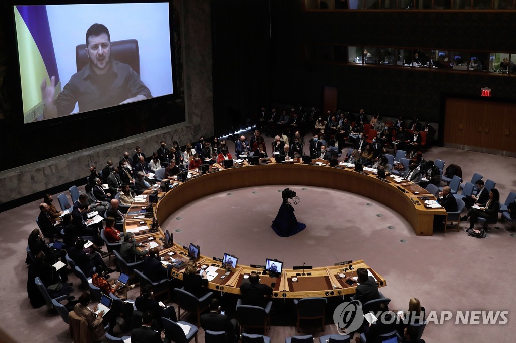 러 방해에도 안보리서 화상연설한 젤렌스키…"핵공갈 멈추라"