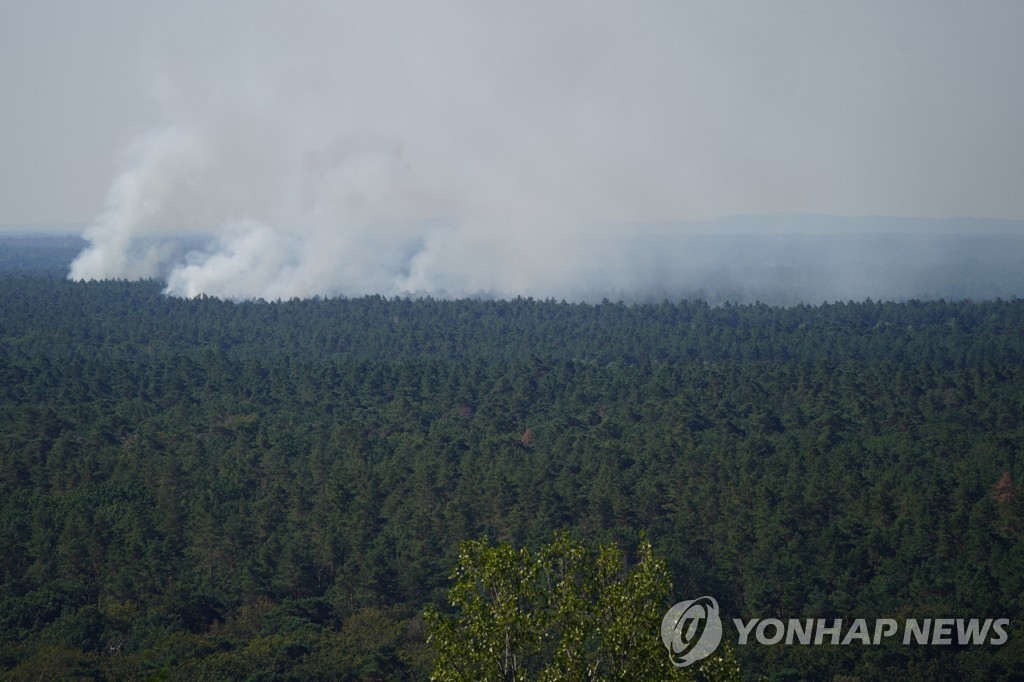 폭염속 베를린 삼림지역서 큰불…경찰 탄약저장고 폭발