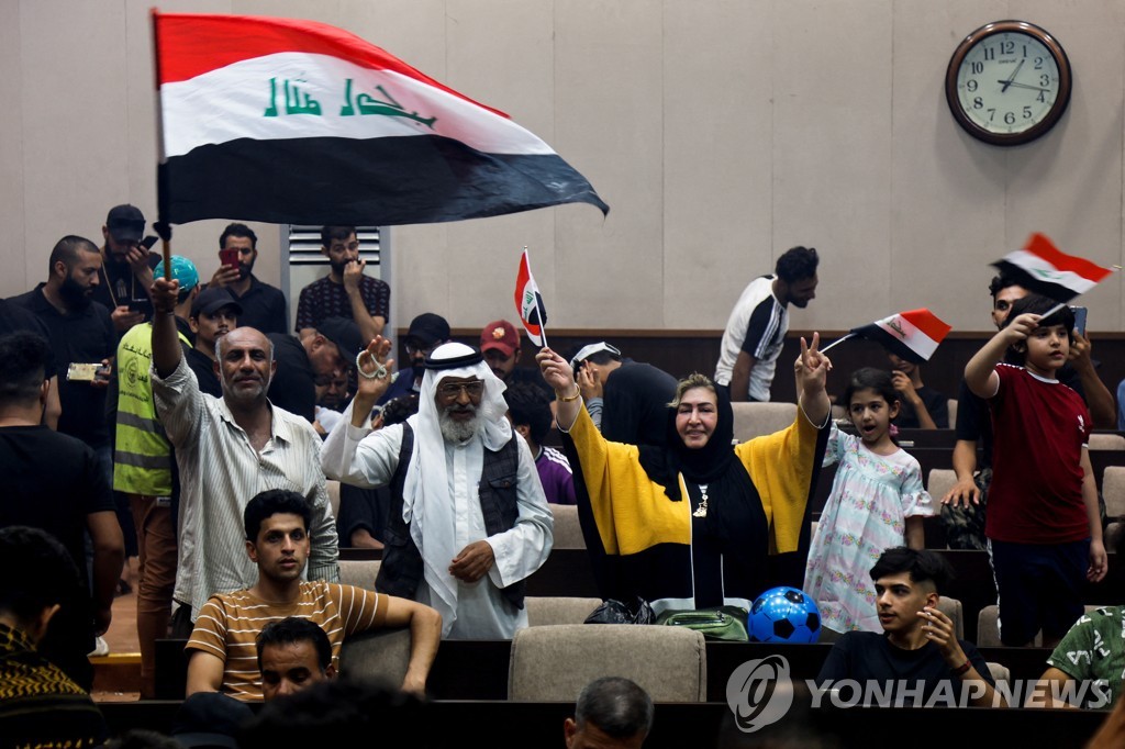이라크 반외세 정파 지지자들, 의회 점거후 무기한 농성
