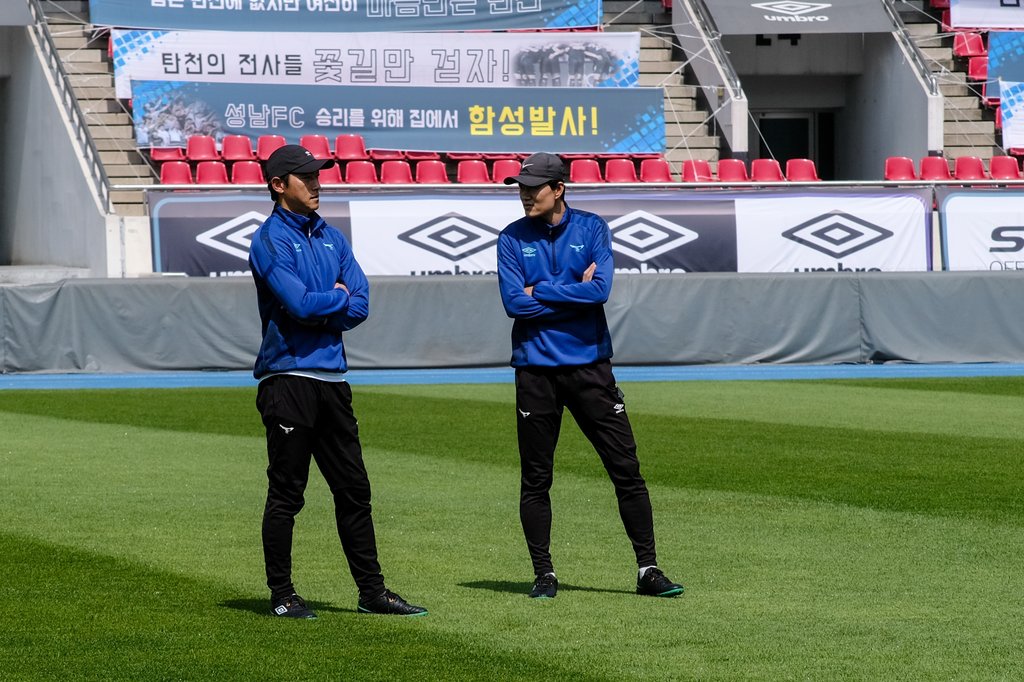 '강등위기' 성남FC 김남일 감독 자진사퇴…정경호 감독대행 체제(종합)