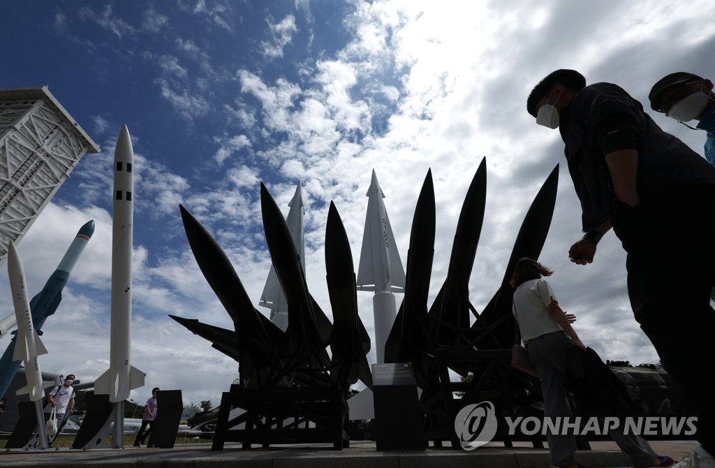 '담대한 구상' 제안 이틀만에…北, 순항미사일로 '찬물'