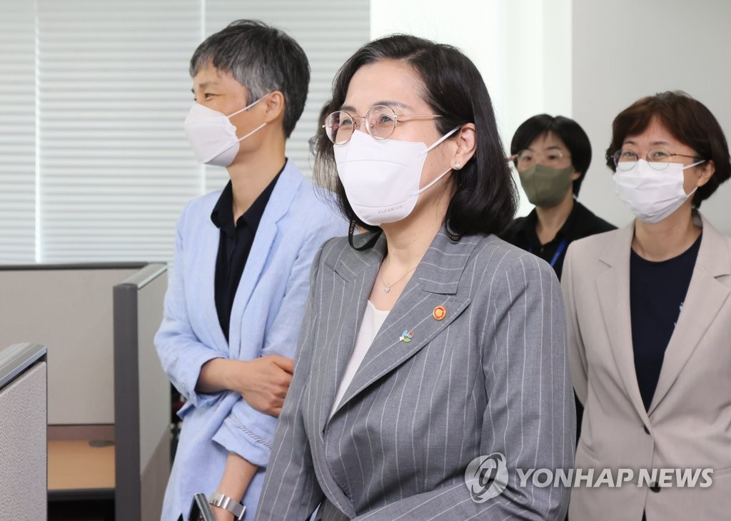 김현숙 여가장관 "1인가구 맞춤서비스…여성 경제활동 지원할것"