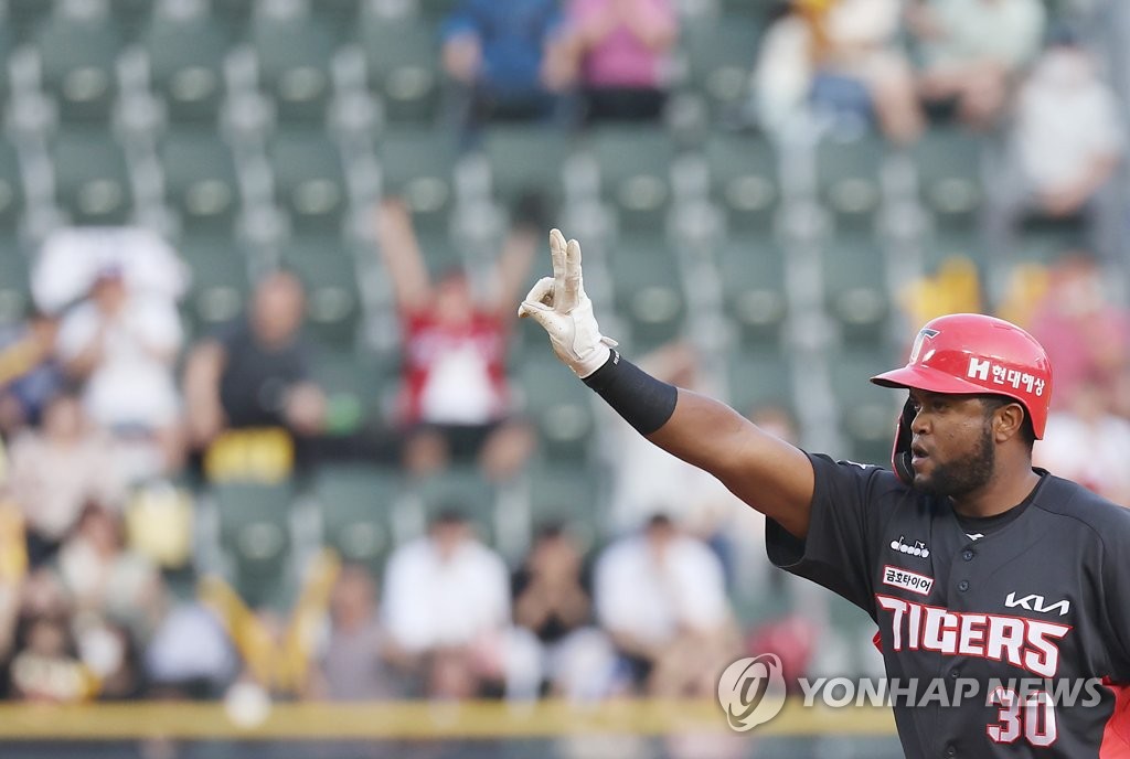 홈런 1위 박병호 연타석 3점포 대폭발…안우진, 김광현에 판정승(종합)