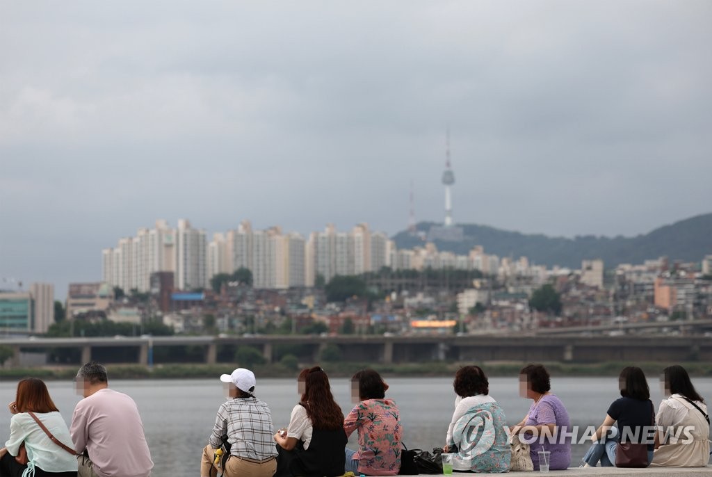 [날씨] 전국 구름 많고 무더워…호남 지역 소나기