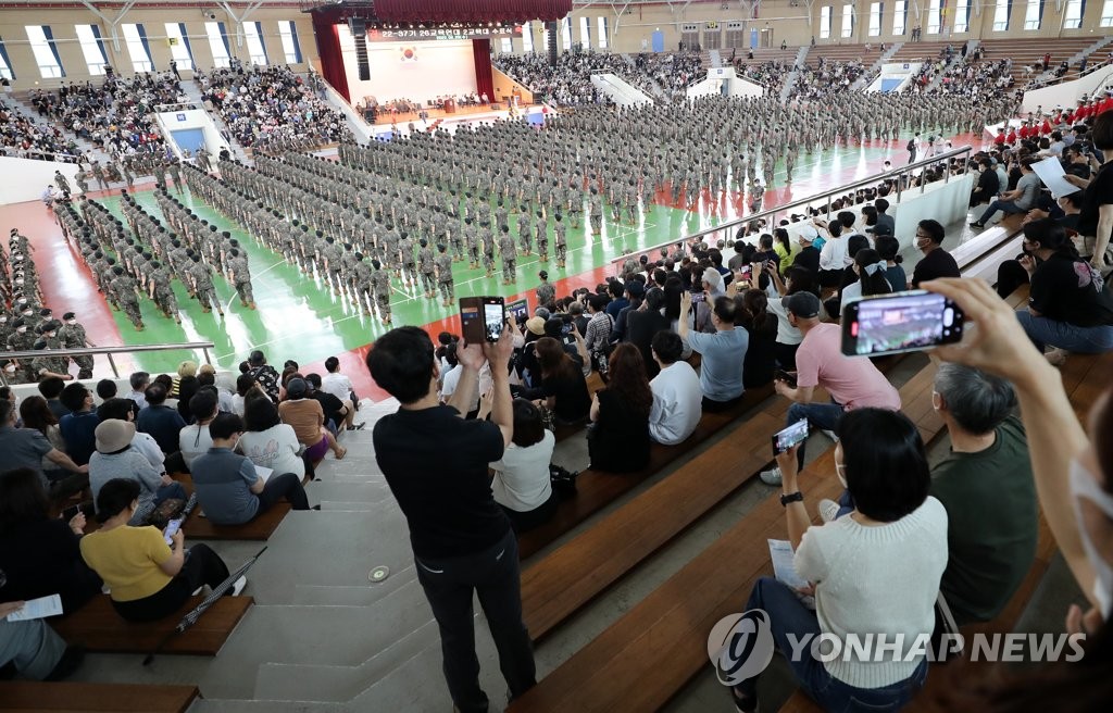 [속보] 軍 최근 일평균 1817명 확진…자발적 거리두기 속 진단검사 강화