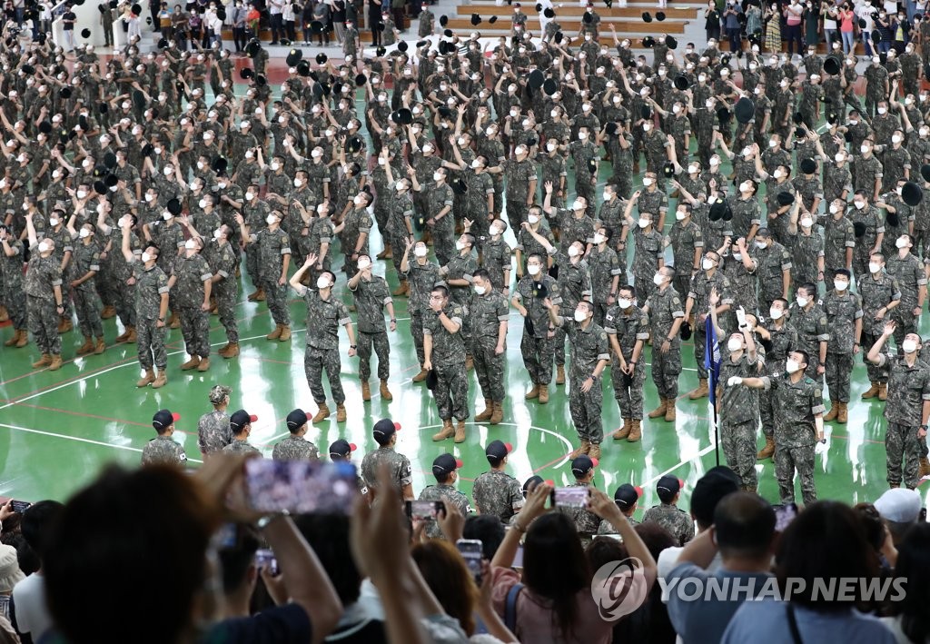 정부 "코로나19 대면진료 접근성 확대…軍 선제검사 강화"