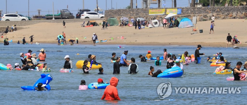 제주, 최고 체감온도 35도 찜통더위…"온열질환 주의"