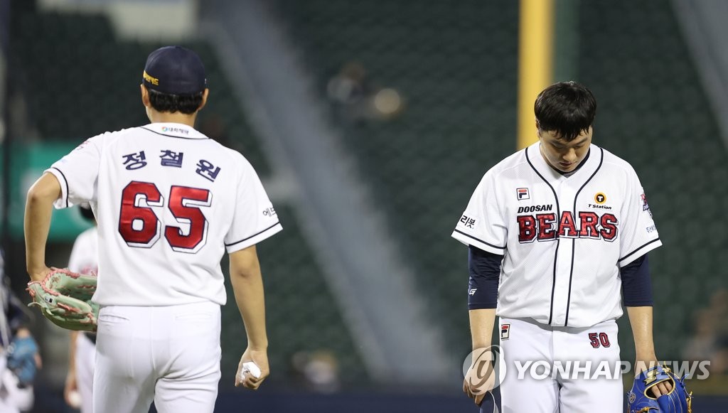 '삼성전 7연패' 두산 이영하, 1이닝 7사사구 4실점 강판