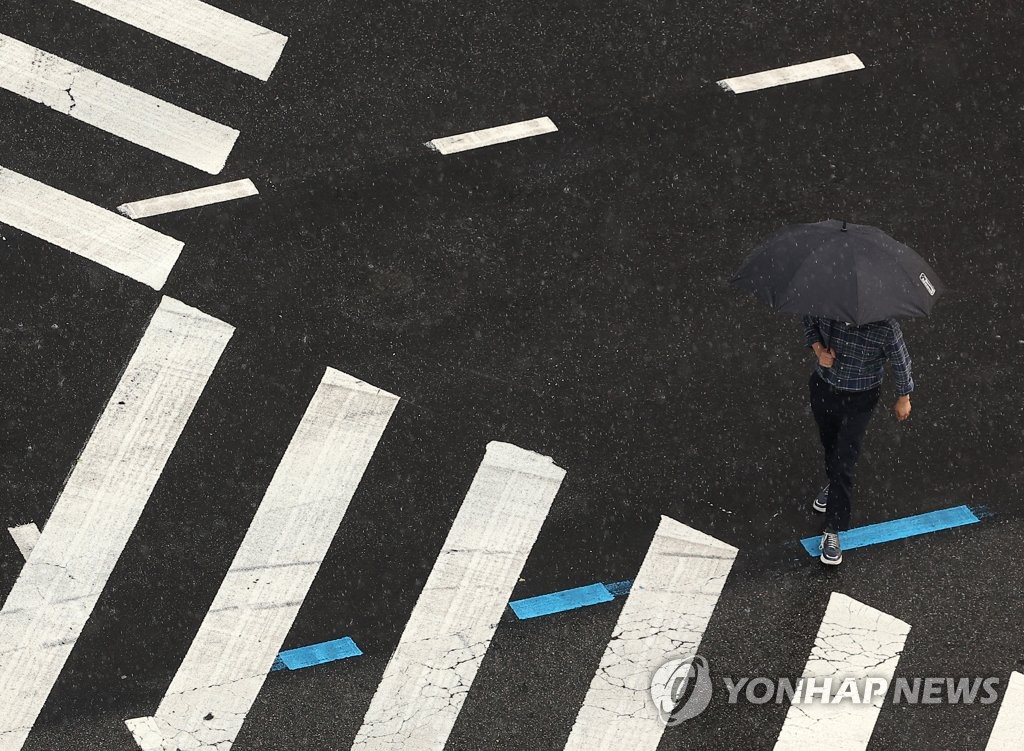 [내일날씨] 수도권 등 오전까지 비…서울 낮 최고 31도