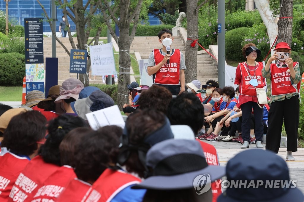 연세대 청소·경비노동자, 용역업체와 시급인상 등 구두 합의