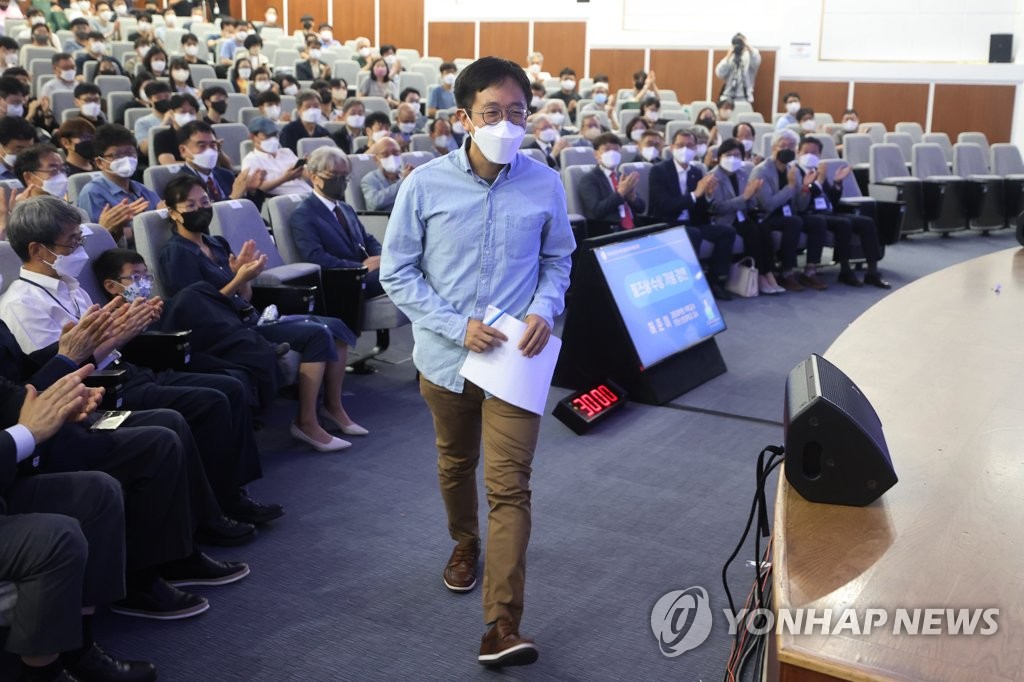 김의장 "韓수학, 선진국 반열" 허준이 "기초학문 잘돼있는 사회 되길"