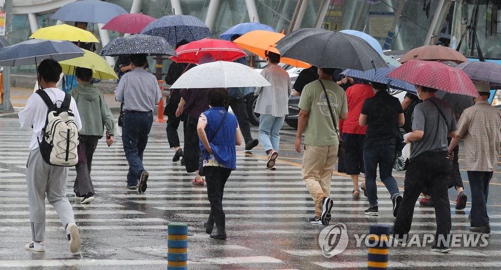 [날씨] 다시 장마…중부지방 천둥·번개 동반 많은 비