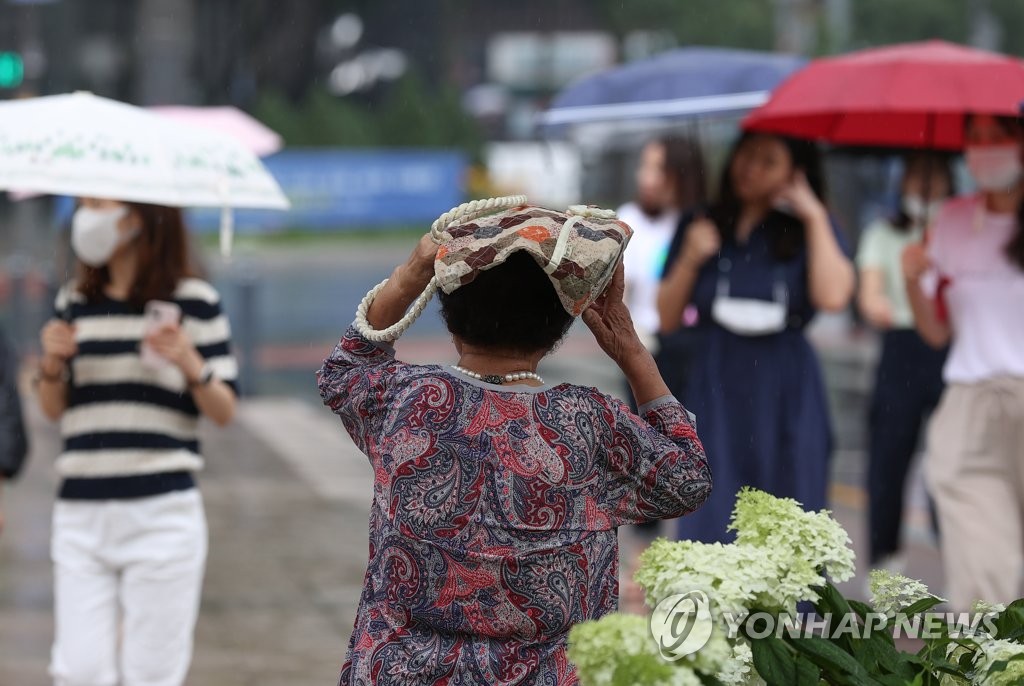 전국 대부분 지역 비…태풍 '트라세'도 곧 열대저압부로 약화