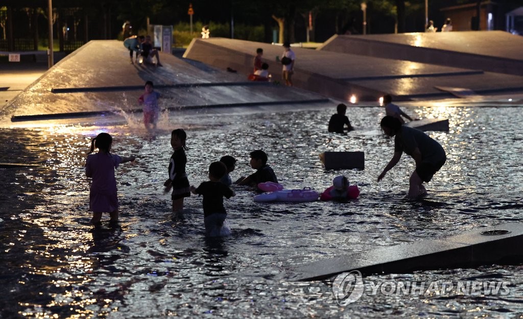 [내일날씨] 전국 곳곳 소나기…낮에는 폭염 밤에는 열대야