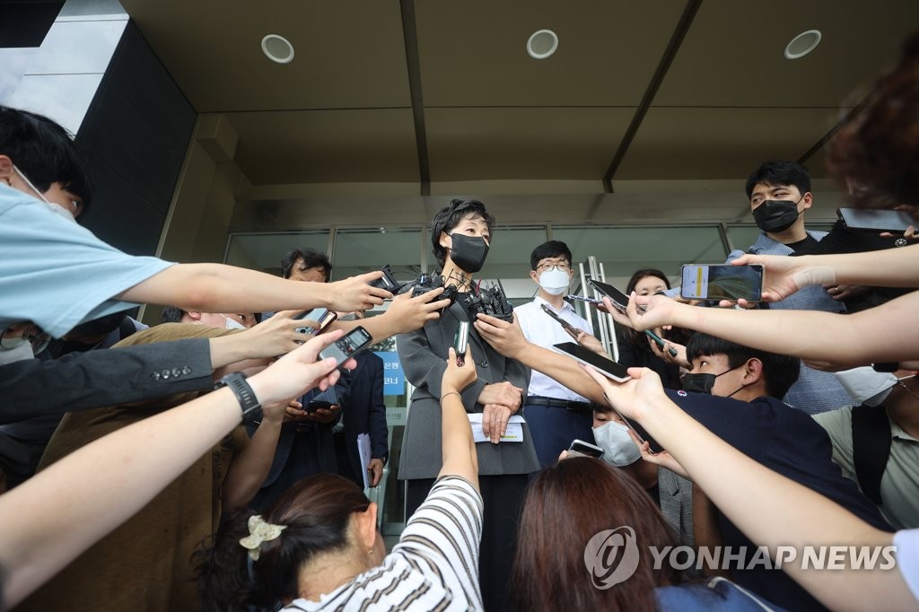 박순애 취임 한 달…도덕성·전문성 논란이 '과속정책' 비판으로