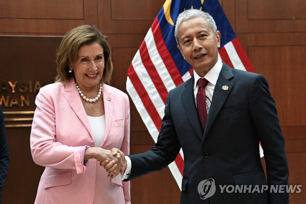 외교부, 펠로시 대만행 관측속 미중 긴장고조에 "상황 주시"(종합)