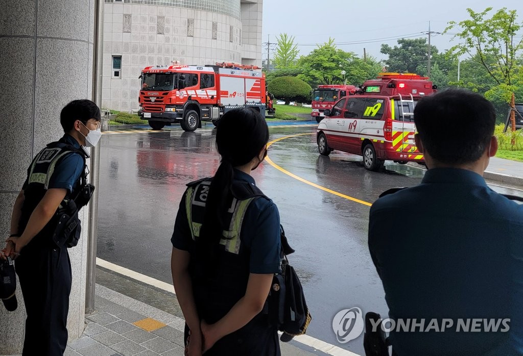 전교조 강원 "도 교육청 방화 위협 교장 직위 해제하라"