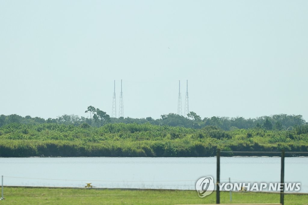 한국 첫 달탐사선 '다누리' 내일 미국서 발사…기립 완료(종합2보)