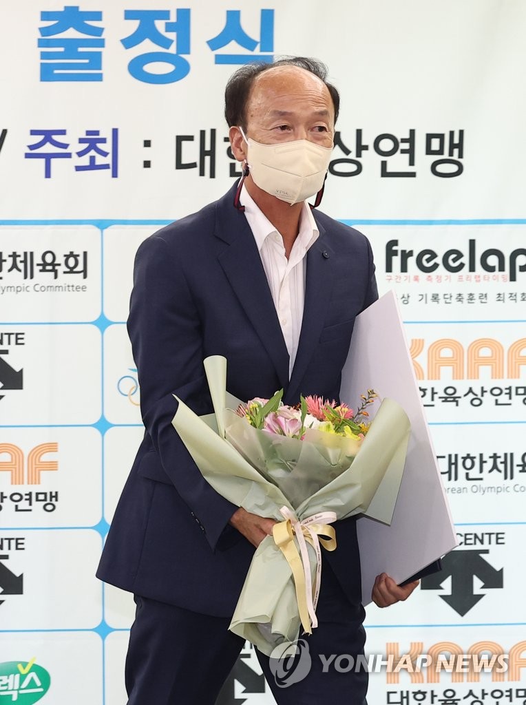 우상혁을 높이뛰기로 이끈 윤종형 코치 "파리올림픽 金 예감"