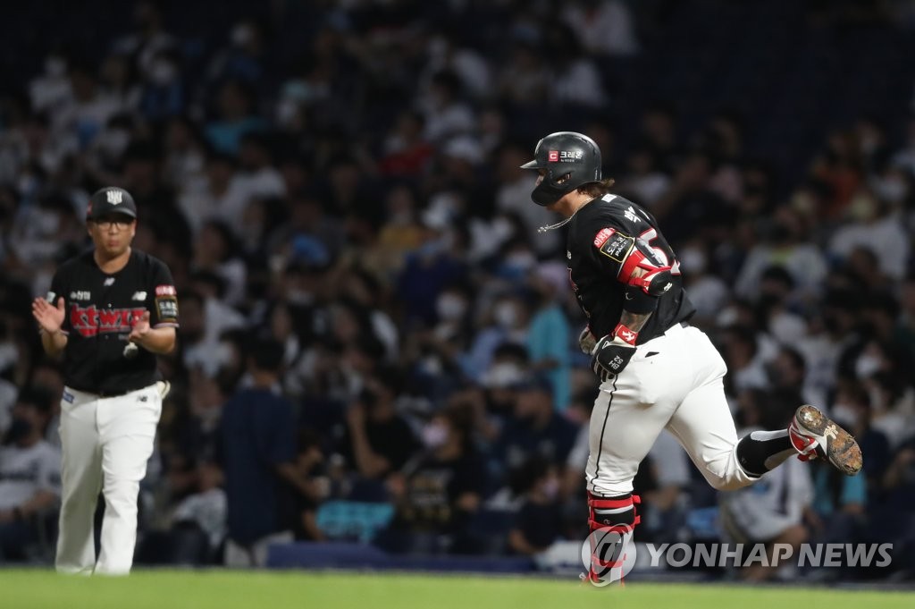 홈런 1위 박병호 연타석 3점포 대폭발…안우진, 김광현에 판정승(종합)