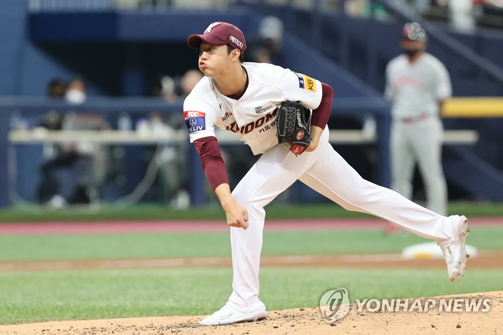 홈런 1위 박병호 연타석 3점포 대폭발…안우진, 김광현에 판정승(종합)