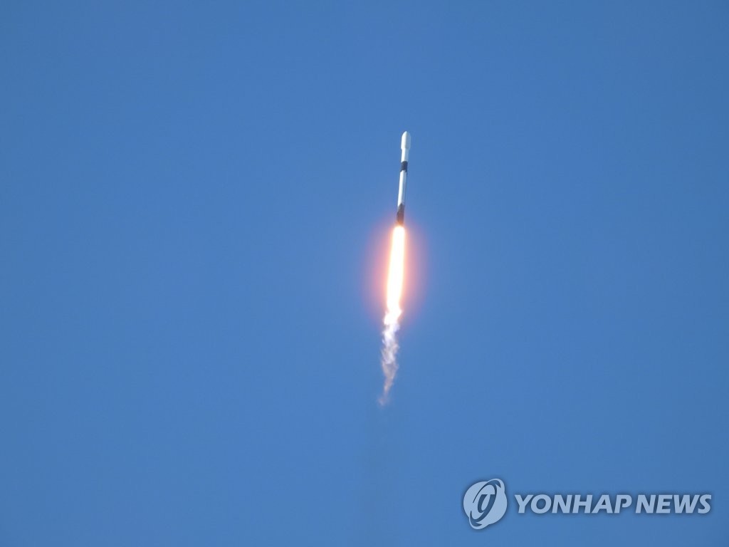 한국 첫 달 탐사선 다누리 발사에 항우연 연구진 '환호'