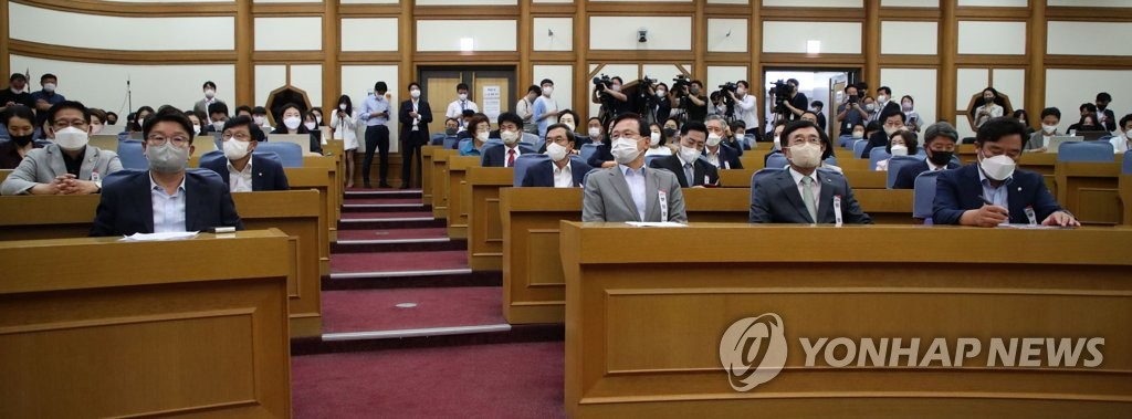 尹대통령 국정운영 평가 '긍정' 24%, 취임 후 최저…'부정' 66%[갤럽](종합)