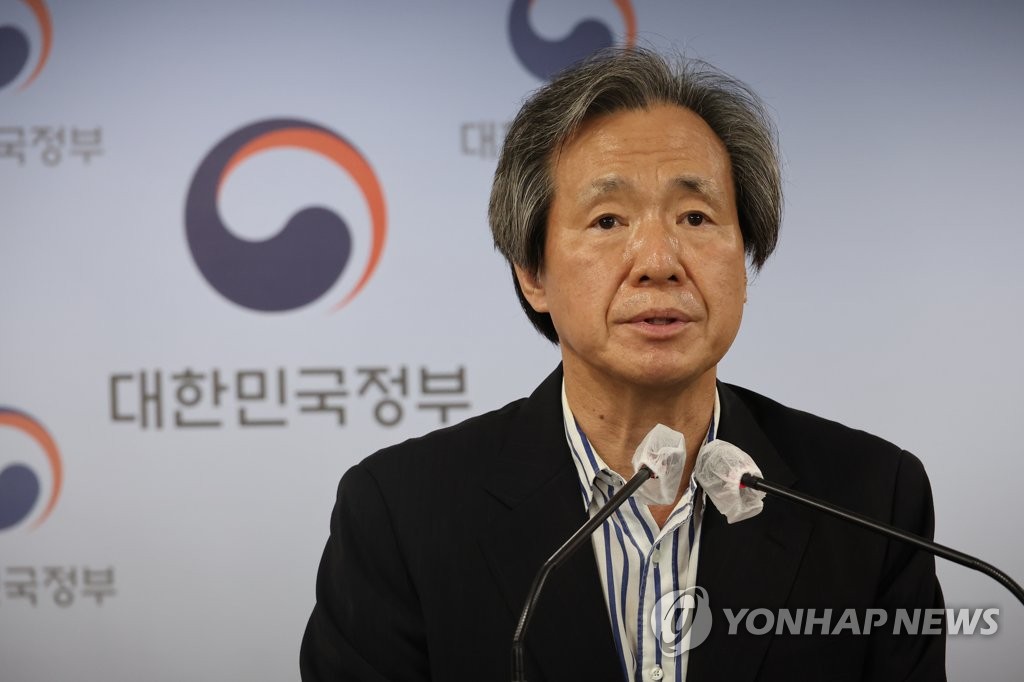 정기석 "확진자 숫자 우려할 정도 아냐…인구당 사망자수 낮아"